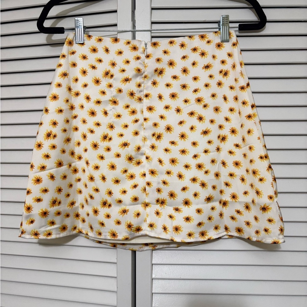 WeWoreWhat Sunflower Mini Skirt - Yellow and White - Picture 3 of 3